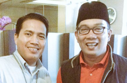 Persib ke Jakarta, Ridwan Kamil Temui Ketua Jakmania Pakai Kaus Oranye