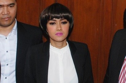 Banyak Diolok Mirip Manekin Botak, Julia Perez Tenangkan Fans