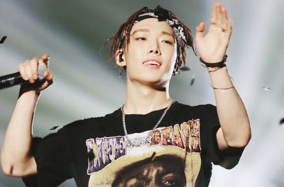 Manisnya Bobby iKON Tukar Hadiah dengan Fans Gadis Cilik
