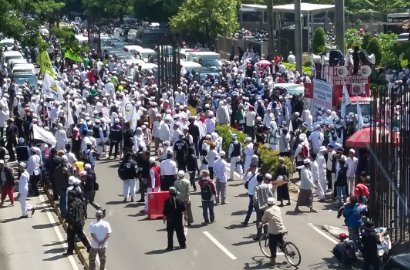 Demo di KPK, Massa Tuding Ahok Korupsi Rp 1,8 Triliun