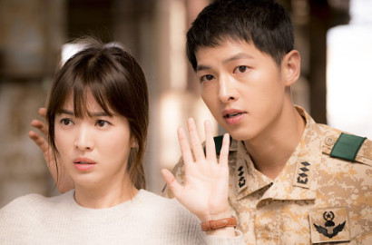 Berangkat Bareng ke Hong Kong, Serasinya Joong Ki-Hye Kyo Bikin Fans Histeris