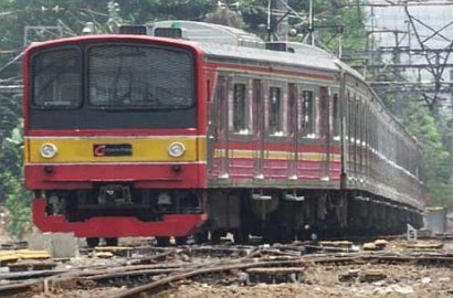 Biasa Lancar, Jalan Menuju Stasiun Manggarai Macet Akibat KRL Anjlok