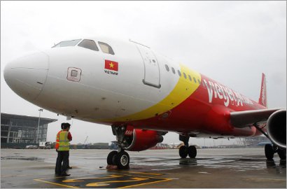 Wow, Maskapai Penerbangan Asal Vietnam Ini Hadirkan Pramugari Berbikini