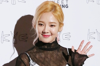 Selfie Cantik di Bali, Kocaknya Hyoyeon Digoda Fans Foto Pakai Daster