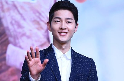 Poster 'Descendants' Versi Kwang Soo Ternyata Bikin Song Joong Ki Syok