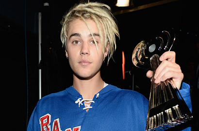 Beradegan Basah-Basahan di Panggung Konser 'Purpose', Justin Bieber Terpeleset