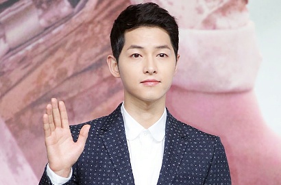 Song Joong Ki Rela Undur Jadwal Demi Hadiri Pernikahan Teman Sekolah