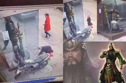 Dikira Patung Budha, Nenek Paruh Baya Berlutut di Depan Karakter Game