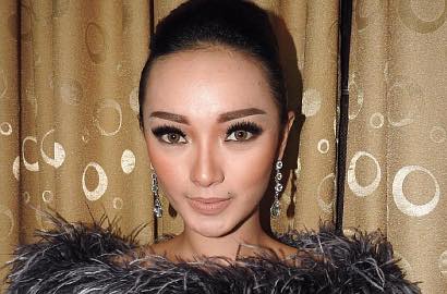 Zaskia Gotik Akui Kesakitan Saat Ikut Upacara Kemenhan, Kenapa?