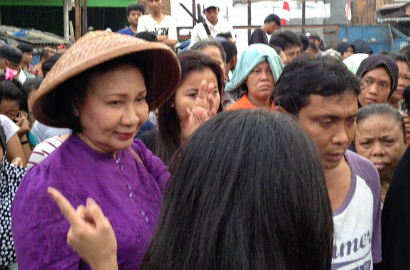 Diamankan Polisi Usai Halangi Penertiban, Ratna Sarumpaet Terjebak di Mobil