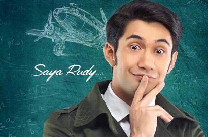'Rudy Habibie' Rilis Poster, Reza Rahadian Senang Digendong Ramai-Ramai