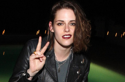 Pamer Rambut Baru, Kristen Stewart Gandeng Mesra Pacar Ceweknya