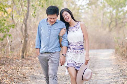 Raya Kohandi Inginkan Suasana Resepsi Pernikahan Super Romantis di Bali