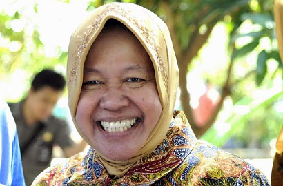 Kebakaran di Pasar Atom Surabaya, Wali Kota Risma Pimpin Pemadaman Api