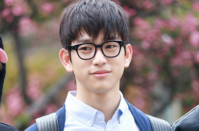 Celana Robek Saat Tampil, Junior GOT7: Itu Hadiah Buat Para Fans