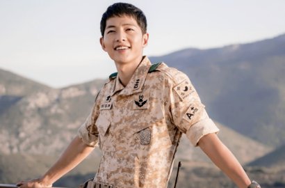 Gips Tangan Song Joong di 'Descendants of the Sun' Ternyata Cedera Sungguhan