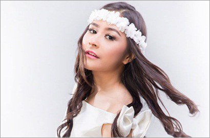 Prilly Unggah Foto Dipeluk Billy Syahputra, Netter: Mending Sama Aliando