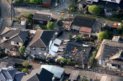 Korban Gempa Jepang Pilih Mengungsi di Mobil Sendiri