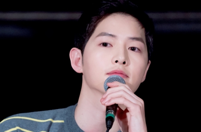 Song Joong Ki Sempat Salah Tingkah Gara-Gara Menyapa Presiden