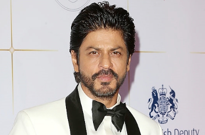 Waduh, Shahrukh Khan Dicium Dua Wanita Ini Saat AbRam Tidur