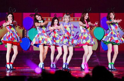 Ganti Kostum di Atas Panggung, SNSD Buat Fans Indonesia Jantungan