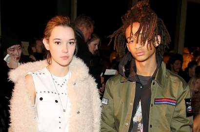 Makin Mesra, Jaden Smith Cium Sarah Snyder di Tengah Keramaian