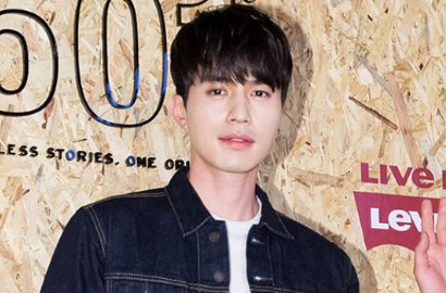 Wah, Telatennya Lee Dong Wook Ganti Popok Daebak di 'Superman is Back'