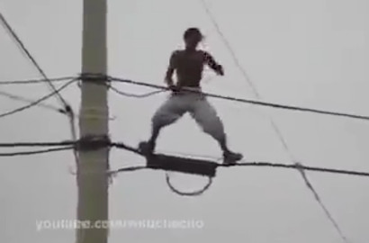 Beredar Video Pria Kesetrum Gara-Gara Joget Heboh di Kabel Listrik