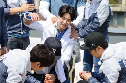 Ingin 'Running Man' Dimaafkan, Kwang Soo Sampai Rela Cium Kaki Park Seo Joon