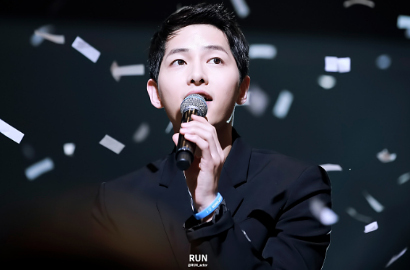 Bikin Meleleh, Song Joong Ki Nyanyi 'Always' OST 'Descendants' di Fanmeet