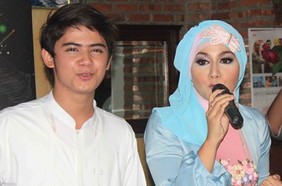 Tante Aliando Dibully Gara-Gara Video 'Anjing' Prilly Latuconsina