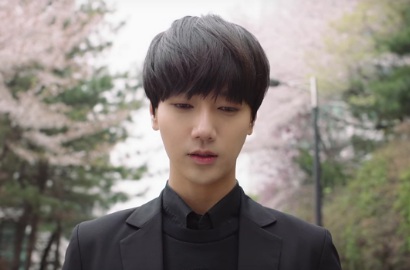 Sedih Ketemu Mantan, Fans Puji Akting Yesung di MV 'Here I Am'