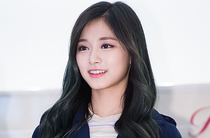 Hari Pertama Masuk SMA, Tzuyu Twice Langsung Selfie Unyu Pakai Seragam