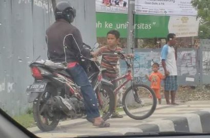Ini Identitas Daffa, Bocah 9 Tahun yang Hadang Pemotor di Trotoar