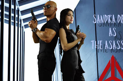 Biasa Cantik, Deddy Corbuzier Bakal Bikin Sandra Dewi Celaka Beneran di 'Triangle The Dark Side'