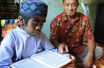 Penulis Berita Klarifikasi Bocah Religius Muhammad Raihan Bukan Titisan Hanoman atau Serigala