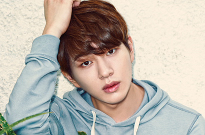 Goda Fans Lagi, Onew Foto-Foto Ganteng di Denpasar Bali