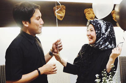 Rayakan Ultah Pernikahan, Natasha Rizki Cium Mesra Desta