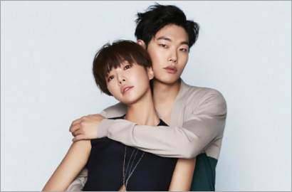 Serius Doa, Ryu Jun Yeol Bikin Hwang Jung Eum Malu-Malu di Teaser 'Lucky Romance'