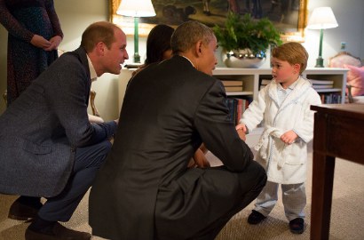 Lucunya Pangeran George Ketemu Presiden Obama Pakai Jubah Mandi