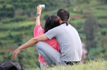 Cewek Ini Dibully Netizen Gara-Gara Sebut Pacarnya 'Gak Ganteng Tapi Berguna'