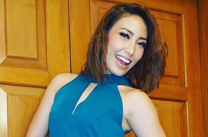 Ayu Dewi Pakai Kemben Saat Wawancara Aktor 'Captain America: Civil War'