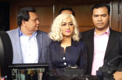Julia Perez Bakal Ungkap Soal Kegugurannya dengan Gaston Castano