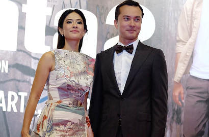 Ciee, Dian Sastro Tatap Mesra Nicholas Saputra di Red Carpet 'AADC 2'