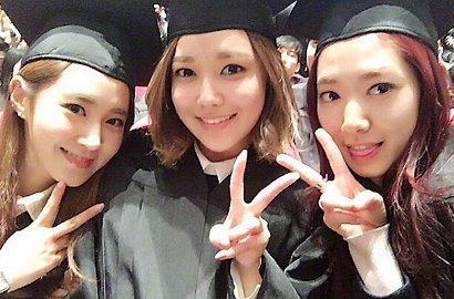 Wisuda Bareng Yuri-Sooyoung SNSD, Park Shin Hye Akui Nggak Bisa Bebas