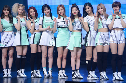 Konsep Kelewat Mirip, Album Twice Dituding Plagiat f(x) dan Block B