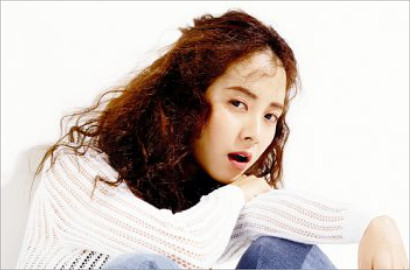 Tampil Trendy, Song Ji Hyo Pamer Paha Mulus di Majalah Grazia