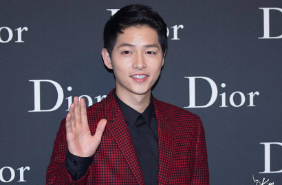 'Korban' Iseng, Joong Ki Cantik Jadi Model Iklan High Heels Tiongkok