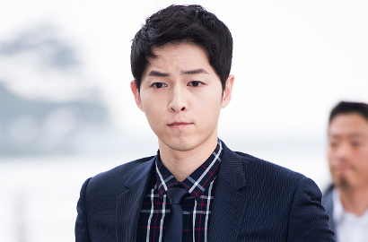 Song Joong Ki 'Tenggelam' di Lautan Mikrofon, Netter Prihatin