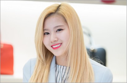 Sana Twice Curhat Tersiksa Saat Harus Pakai Kostum Sailor Moon